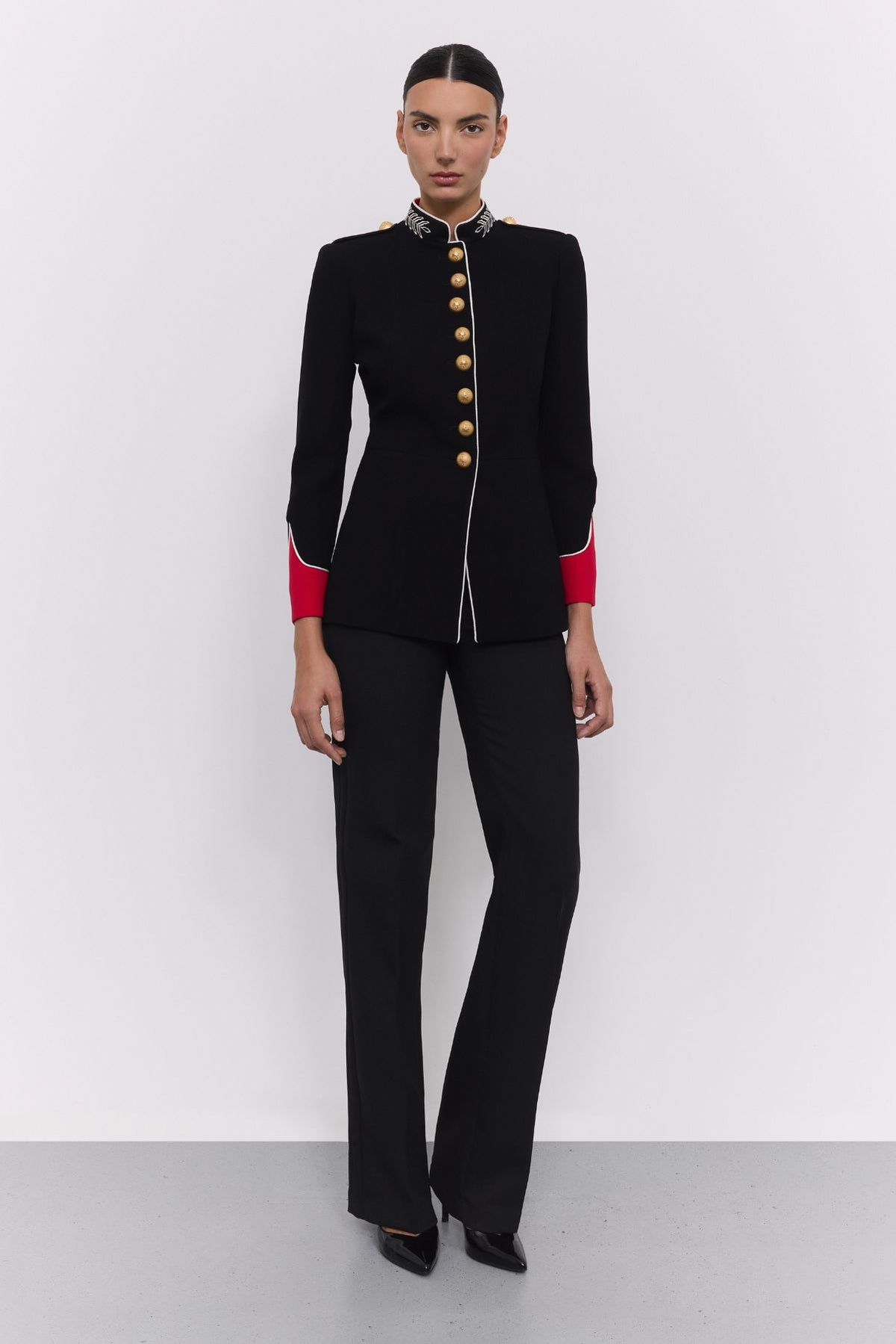 Blazer negra de estilo militar Dominique - Edición Limitada