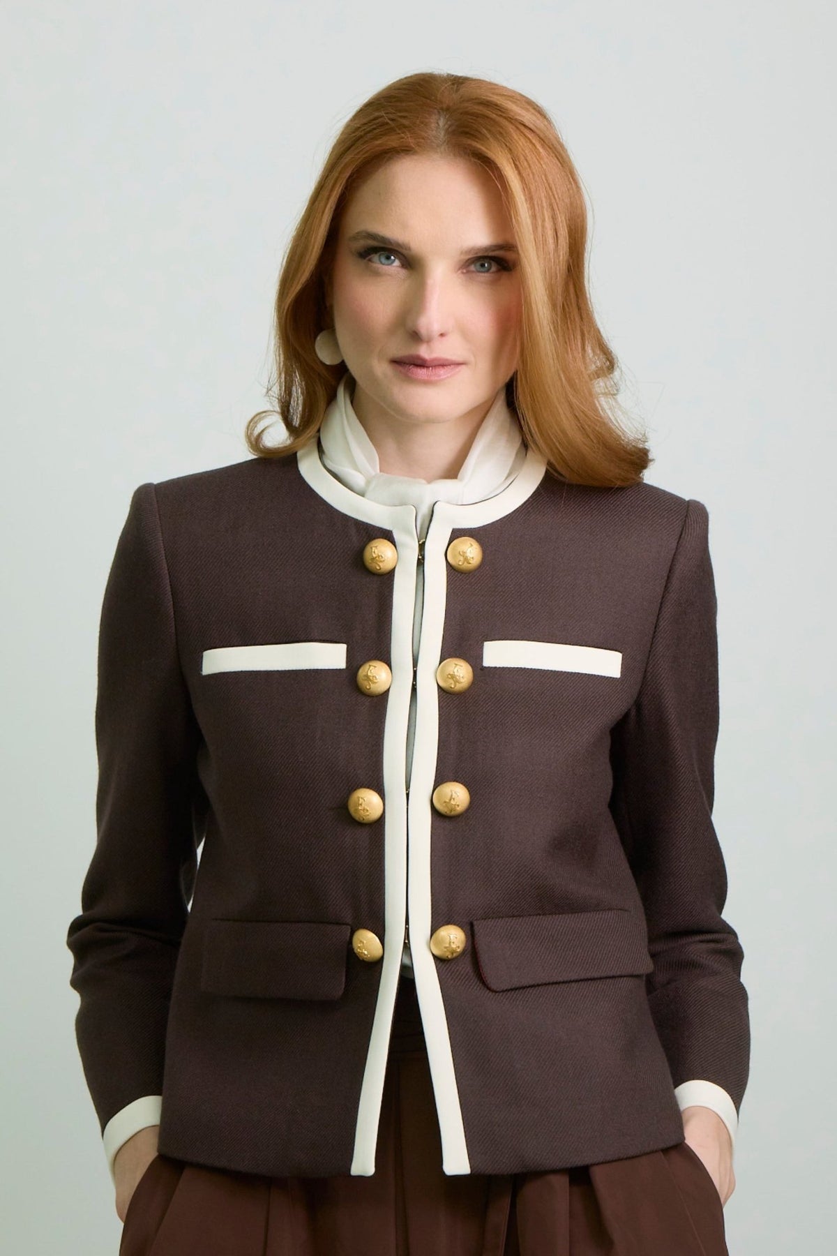 Blazer de lana marrón con cuello a la caja Talulla de The Extreme Collection en color marrón con ribetes blancos.