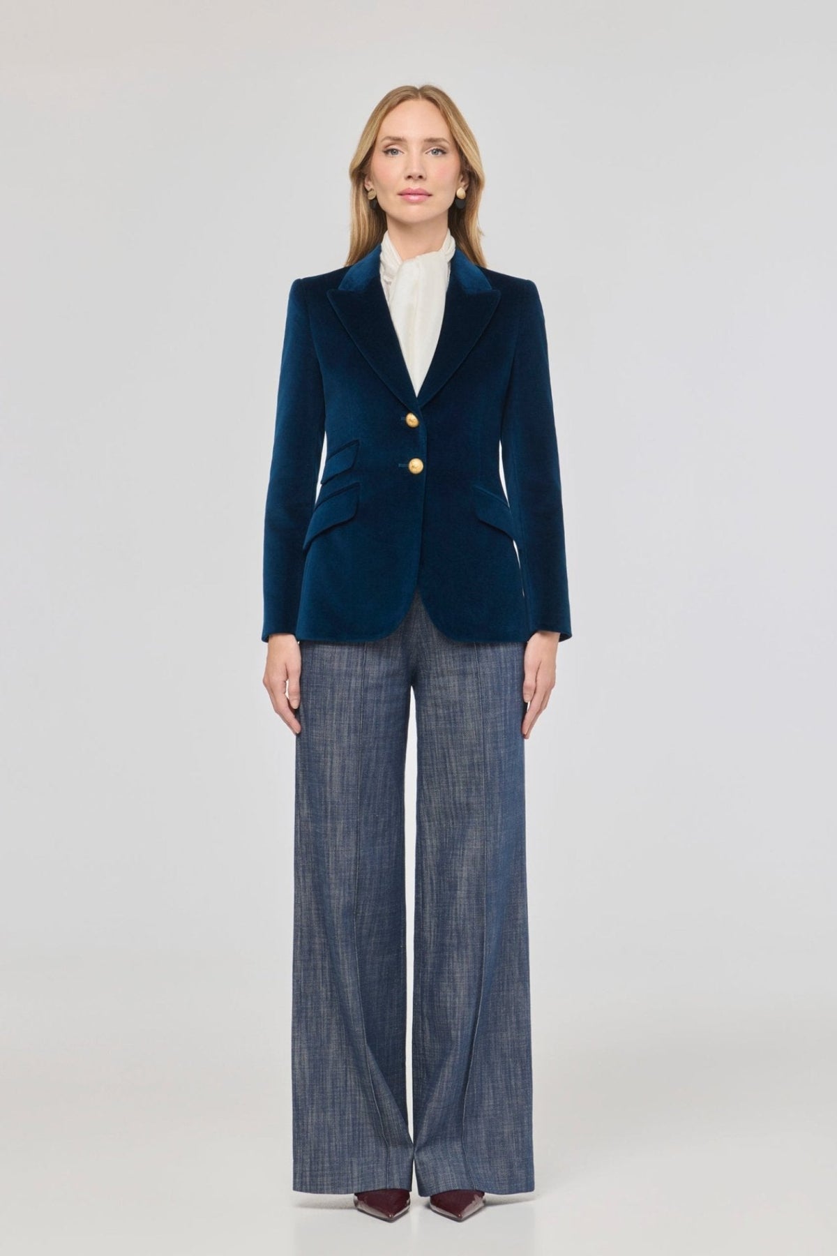 Blazer terciopelo azul Oliva de The Extreme Collection confeccionada en 100% algodón y un suave terciopelo azul petróleo.