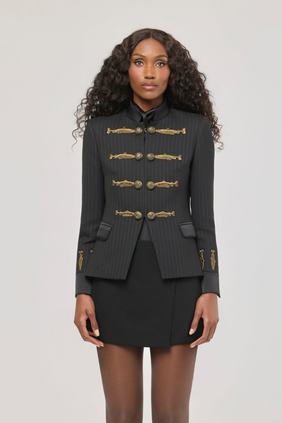 Blazer raya diplomática bordada Nuvola Diplomatic de The Extreme Collection con bordados dorados y botones exclusivos.
