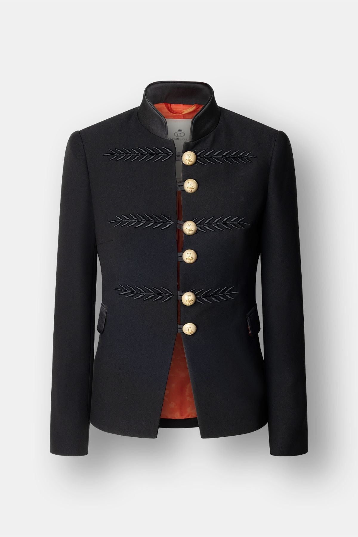 Blazer militar bordada negro Renata 01 con bordado en espiga, cuello mao de satén y botones dorados.