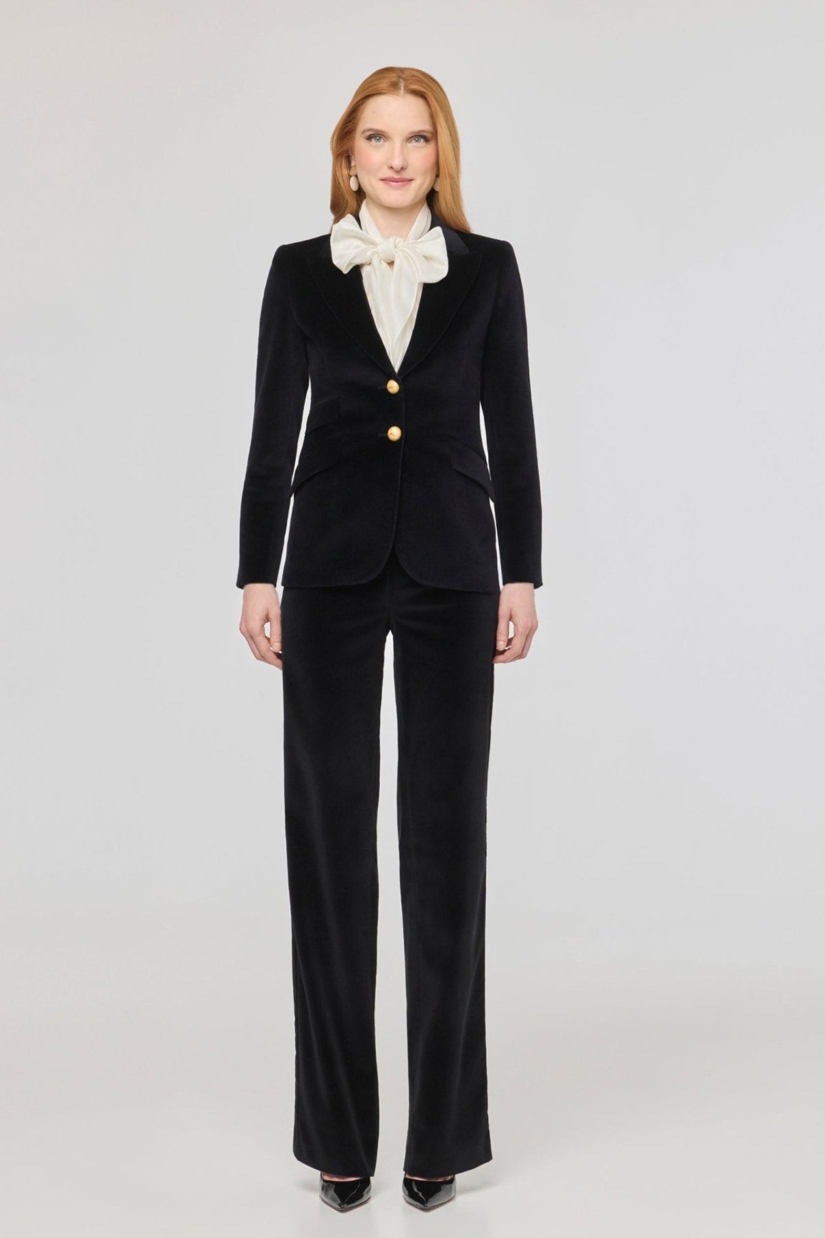 Blazer terciopelo negro Oliva de The Extreme Collection confeccionada en suave terciopelo negro y 100% algodón.