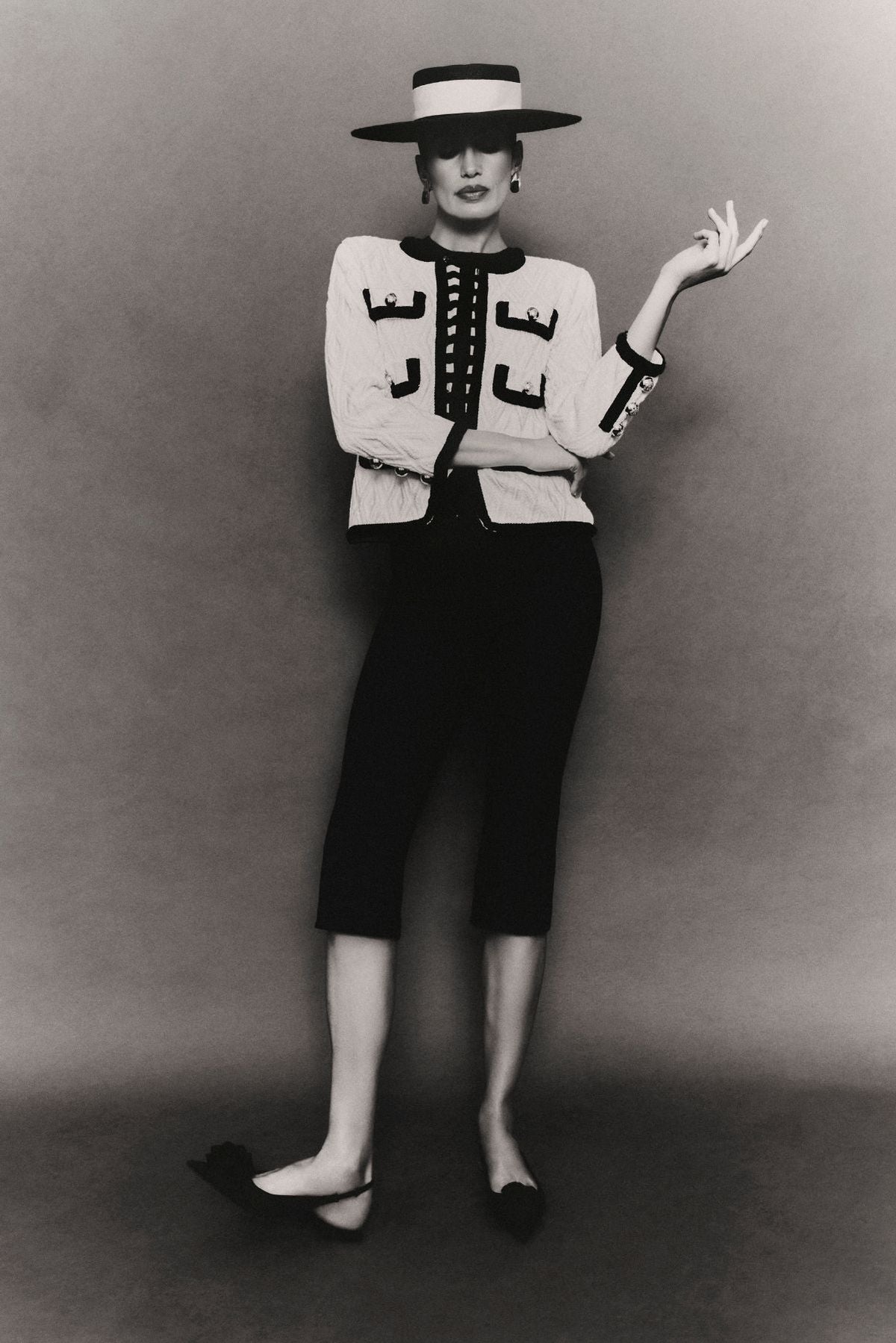 Chaqueta bicolor para mujer modelo Bianca en blanco con vivos negros.