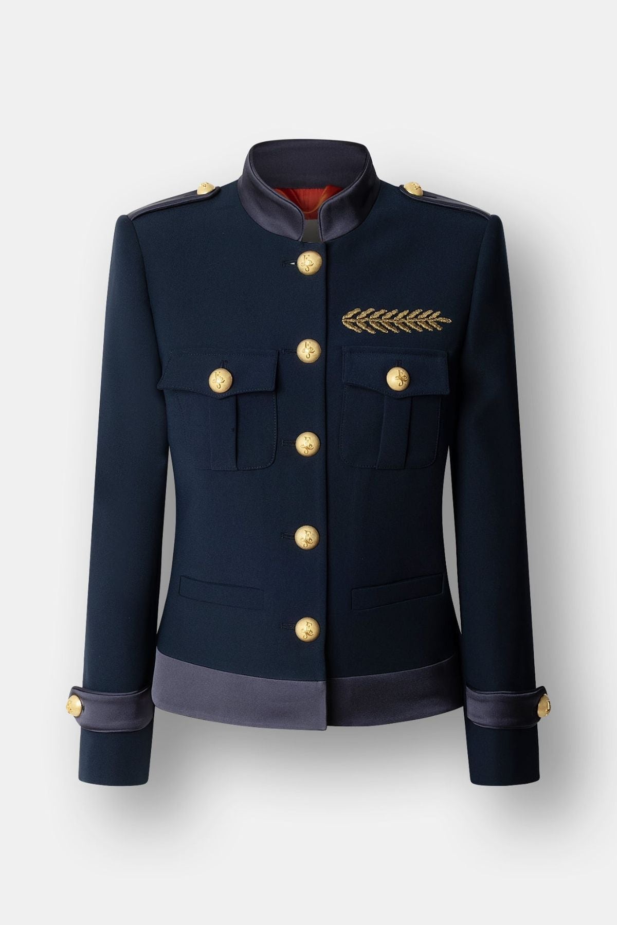 Chaqueta militar azul marino Ilva Star con bordados frontales en hilo dorado.