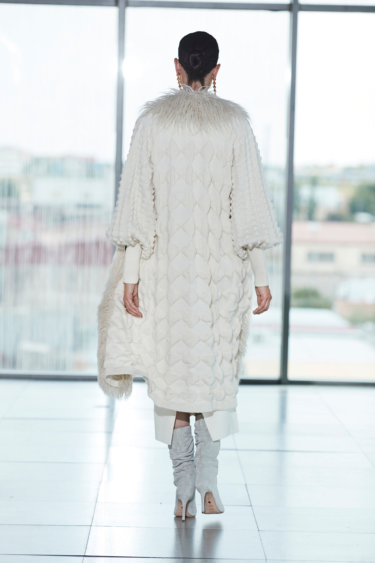 CARDIGAN LARGO CON PELO MARFIL GUSTAVE