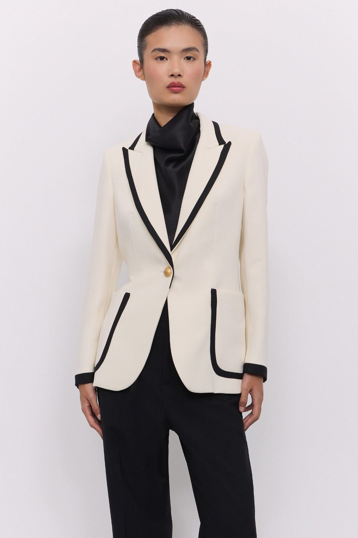 Blazer blanco con ribetes en contraste Laurent - Edición Limitada