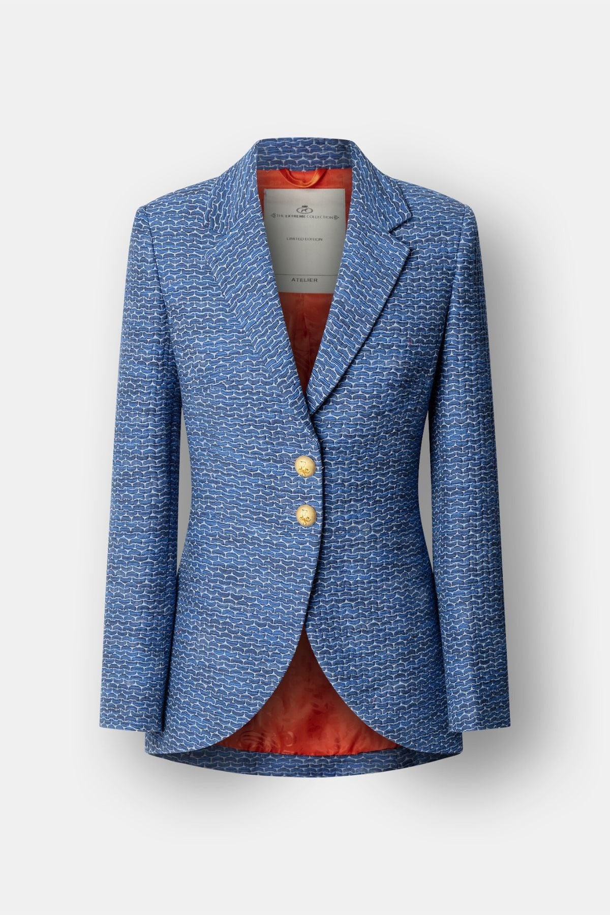 Blazer azul royal mujer modelo Coffety con botones metálicos.