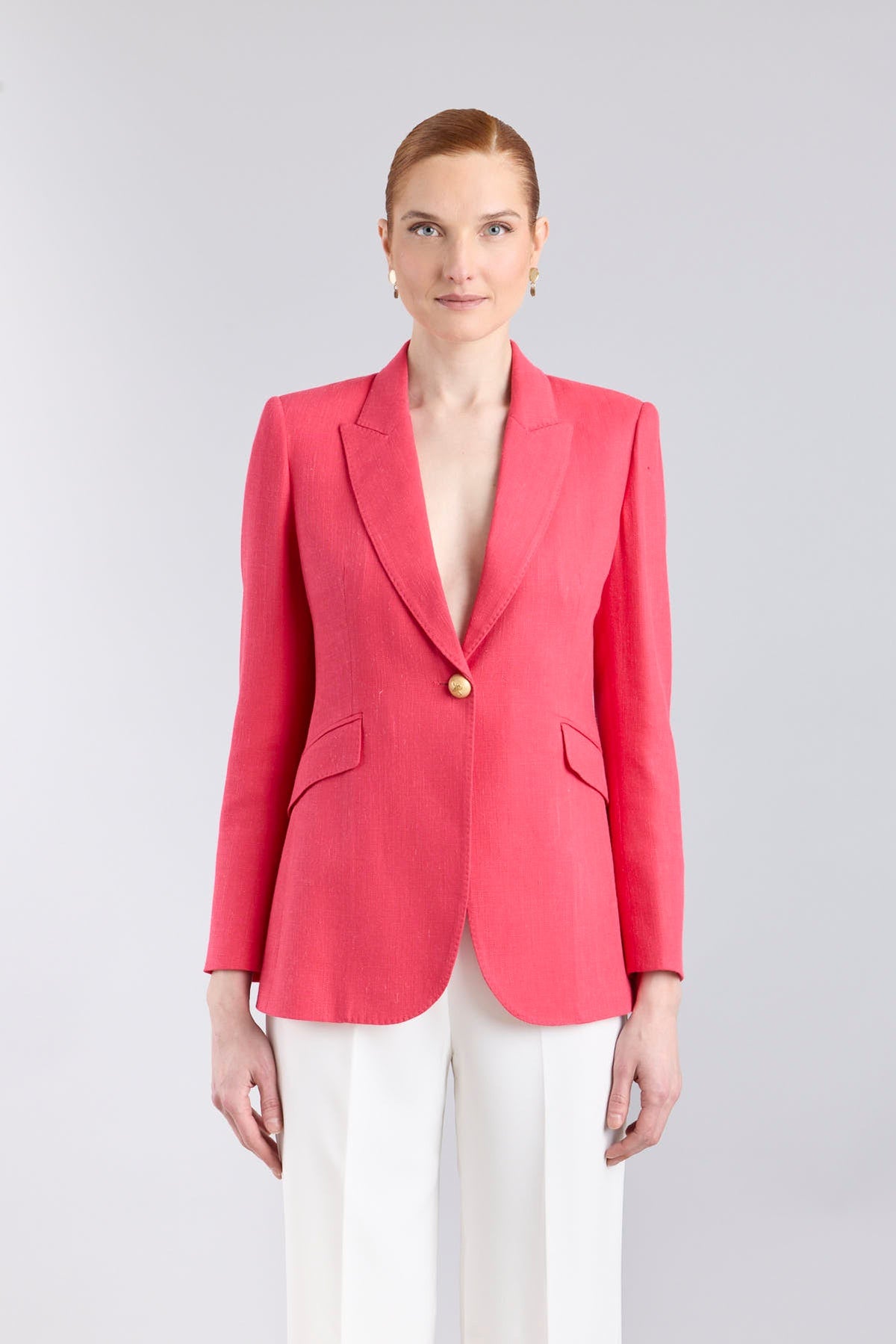 Blazer de lino fucsia mujer modelo Sofía de corte sastre impecable.