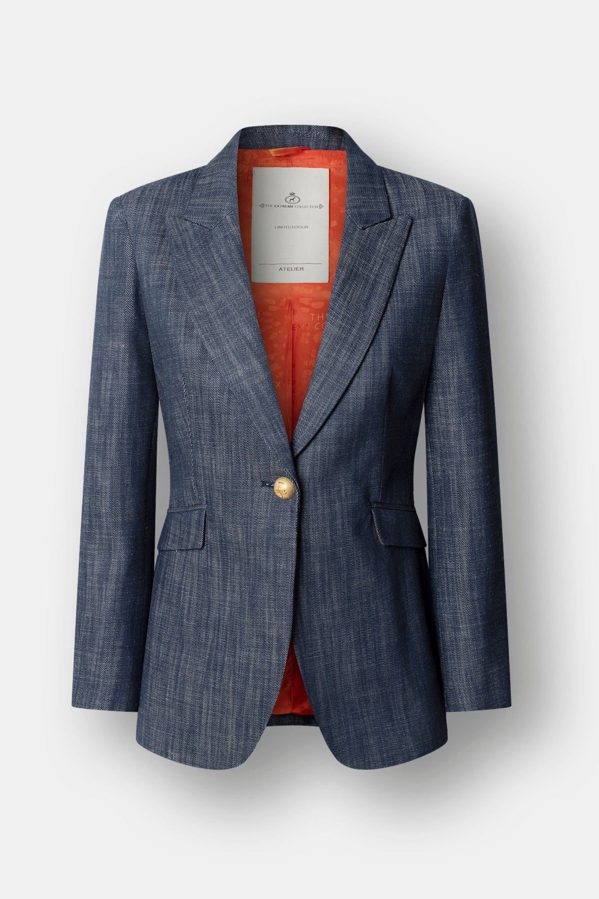 Blazer entallada denim Milán en denim oscuro de alta calidad con corte estructurado, solapas clásicas y botones dorados.