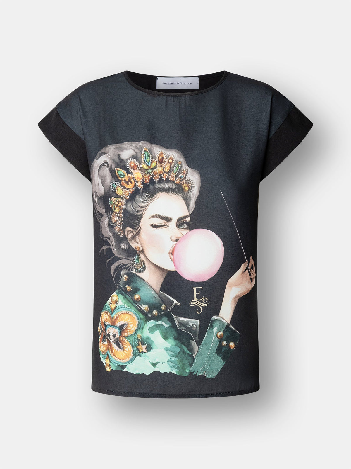 Camiseta estampada negra Pink Balloon con silueta fluida, tejido suave y un delicado estampado frontal de globo rosa.